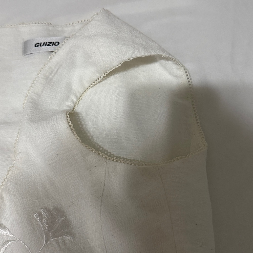 GUZIO White Embroidered Sleeveless Crop Top - Picture 4 of 7